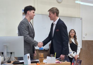 PRZEKAZANIE FUNKCJI W SAMORZĄDZIE UCZNIOWSKIM PRZEKAZANIE FUNKCJI W SAMORZĄDZIE UCZNIOWSKIM