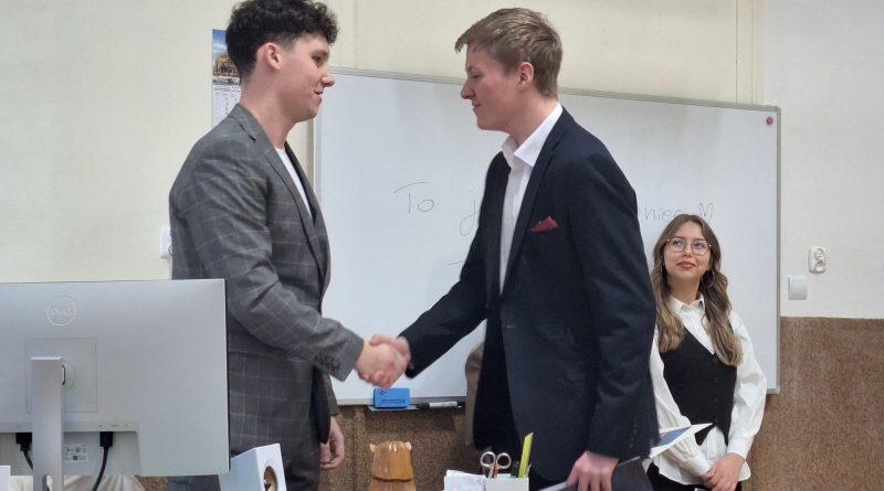 PRZEKAZANIE FUNKCJI W SAMORZĄDZIE UCZNIOWSKIM PRZEKAZANIE FUNKCJI W SAMORZĄDZIE UCZNIOWSKIM